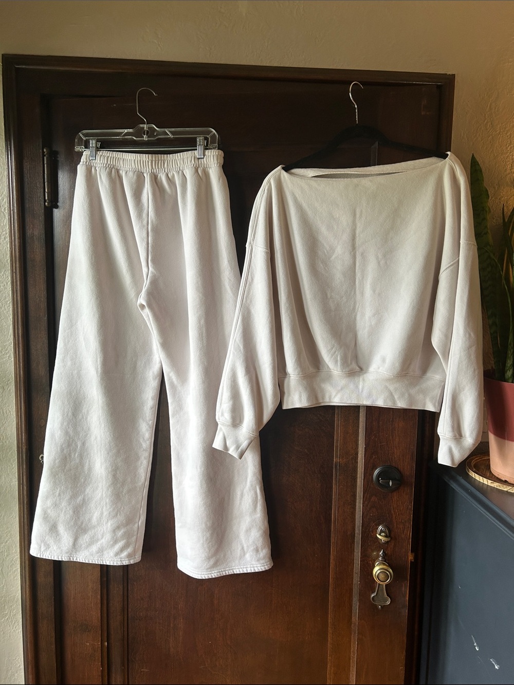 Abercrombie & Fitch Women's Cream Wide-Leg Sweatpants - Picture 3 of 8